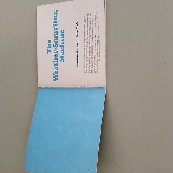 Vintage 1982 The Weather-Smurfing Machine Book - Picture 2 of 10